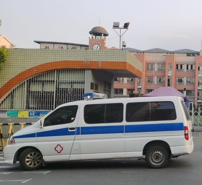 雨花台救护车出租护送骨折病人一公里多少钱